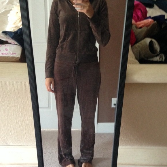 Early 2000’s VS Tracksuit! - Picture 3 of 3